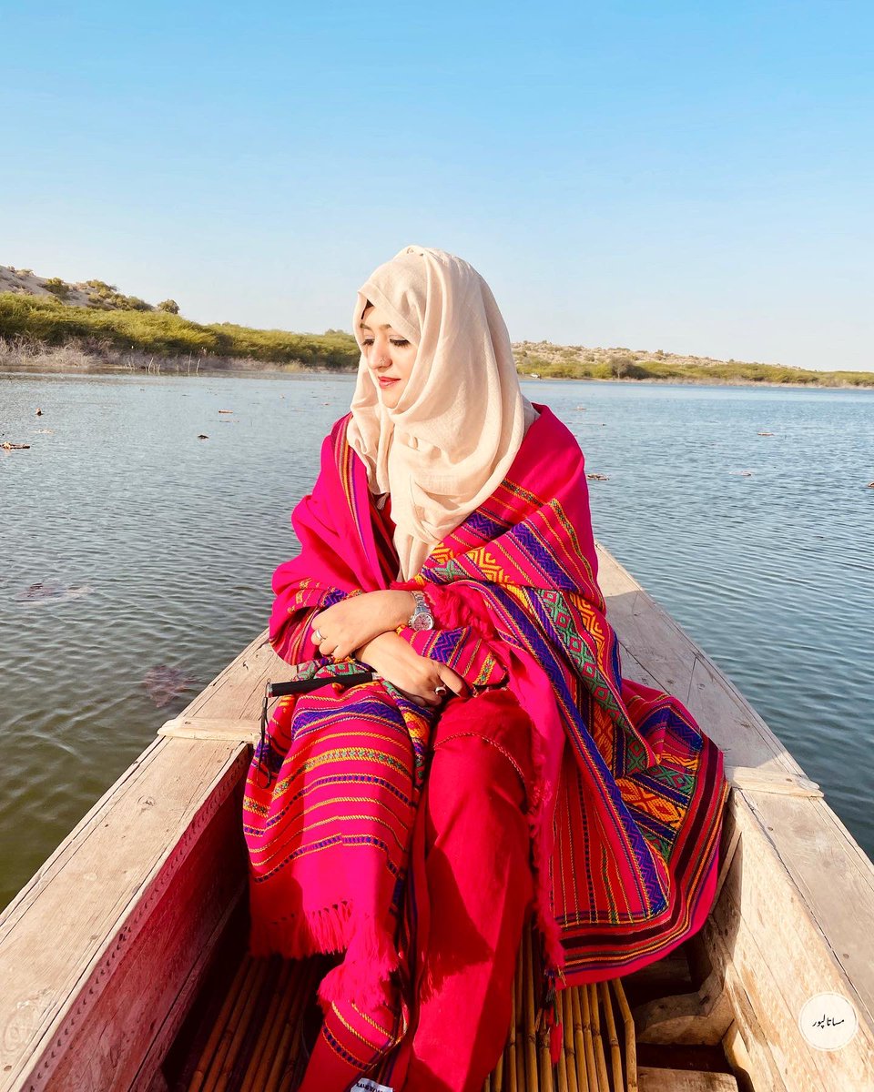 MisaTalpur's tweet photo. سندھ کے خوبصورت مقام ہتھونگو کھپرو میں بوتر جھیل واقع ہے، جہاں قدرتی طور پر کنول کے پھول پیدا ہوتے ہیں ، اگر آپ صحیح سیزن میں جائیں تو نہایت شاندار نظارہ ملتا ہے۔ کشتی میں بیٹھے آپ ان کنول کے پتوں کو اورپھولوں کو دیکھ اور محسوس کر سکتے ہیں، #stdc #sindhtourism #misatallur https://t.co/CGBfD3b02S