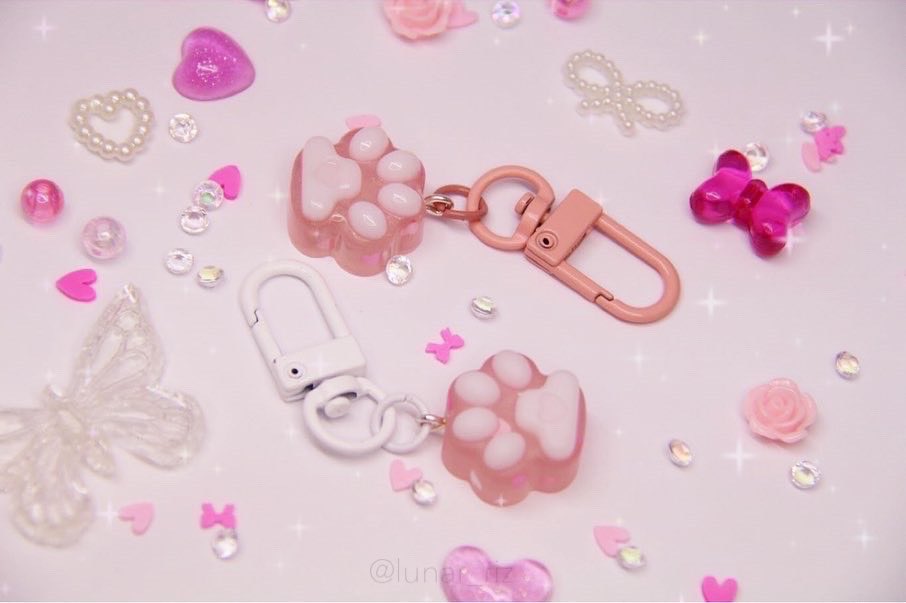 lunar_riz's tweet photo. 𖤐 พวงกุญแจอุ้งเท้าแมว 🐾
Valentine's colletion +｡:.ﾟ🌹⋆*♡･:
รุ่นขาว-แชมเปญ ลายหัวใจ 𓆩❤︎𓆪
ꕀ เริ่มต้นอุ้งละ 49 บาท
สามารถเปลี่ยนอะไหล่และสีอะไหล่ได้ 

สามารถดูรายละเอียดต่างๆ ได้ใน
📍 https://t.co/hfEB2hwvuU 

หรือ dm มาสอบถามได้เลยนะคะ

#พวงกุญแจ #พวงกุญแจเรซิ่น #ทาสแมว https://t.co/W28k15x0fx