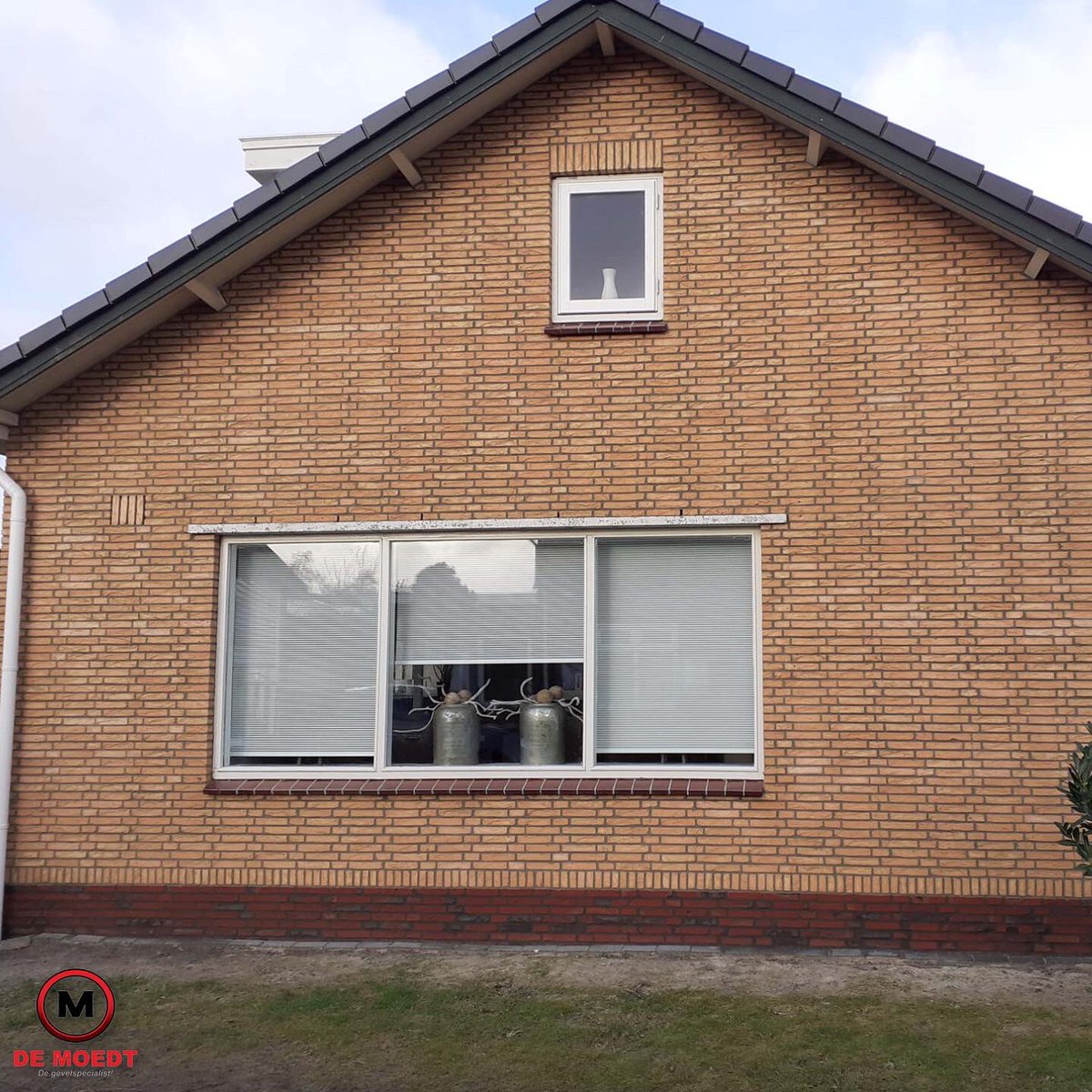 DeMoedtGevels's tweet photo. Deze vrijstaande woning aan de Tomatenlaan in Den Haag volledig gereinigd, het verschil met de oude situatie is goed te zien, een geslaagd project!

#demoedtgevelspecialist #demoedt #gevelspecialist #gevelreiniging #gevelrestauratie #voegwerken #stoomcleanen #naaldwijk #westland https://t.co/v3SS50V4kW