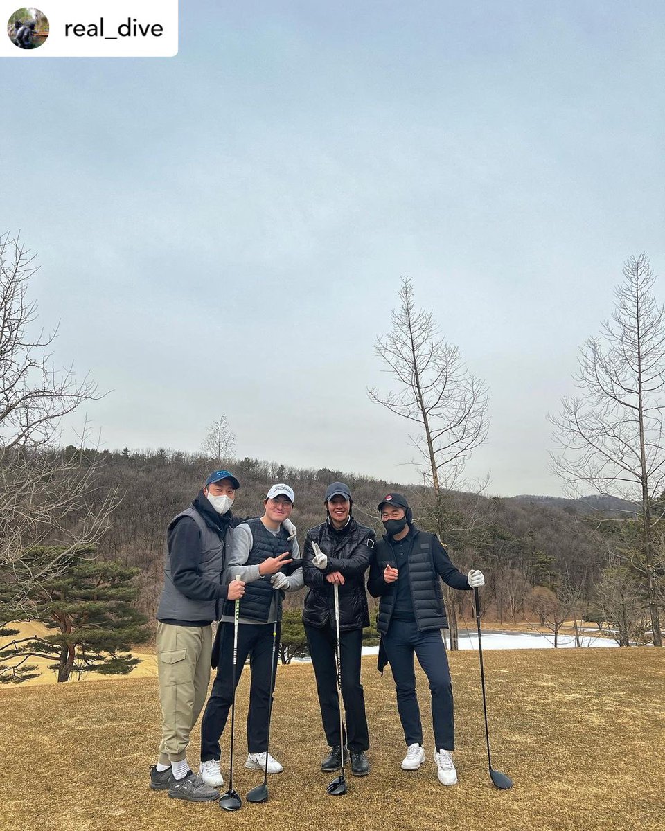 Princessmich123's tweet photo. From diving coach Mr. Lee Wonyoung’s IG. Looks like Hyunjoong went golfing with him & friends.⛳️🏌🏻👍☺️
#KimHyunJoong #김현중
Posted @withregram • @real_dive 동계훈련 #재밌었어요 #감사합니다🙏 #wonlife #글렌로스cc https://t.co/2sMVqc5KRd