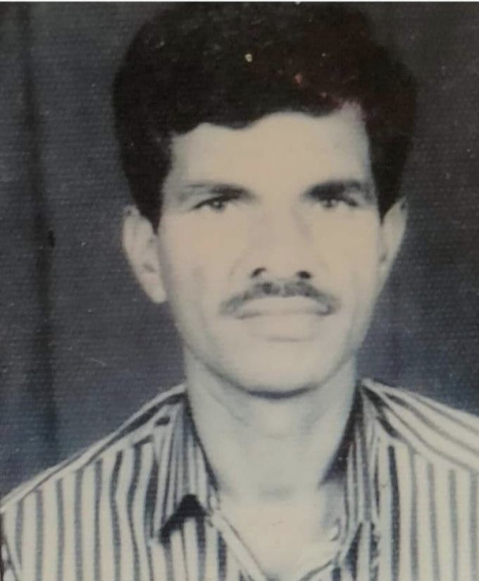 rasvesandip's tweet photo. @uddhavthackeray @CMOMaharashtra @advanilparab @BadeVilas @OfficeofUT  मा. मुख्यमंत्री उद्धवजी ठाकरे साहेब व मा. परिवहन मंत्री अनिल परब साहेब आज 88 वा जीव गेला एसटी कर्मचार्याचा आज महाराष्ट्रात मराठी माणसाची कदर आहे का? आणखीन किती जीव द्यायचे आहे अहवाल साठी मायबाप सरकारने सांगावे https://t.co/ZFS3PcSvjG