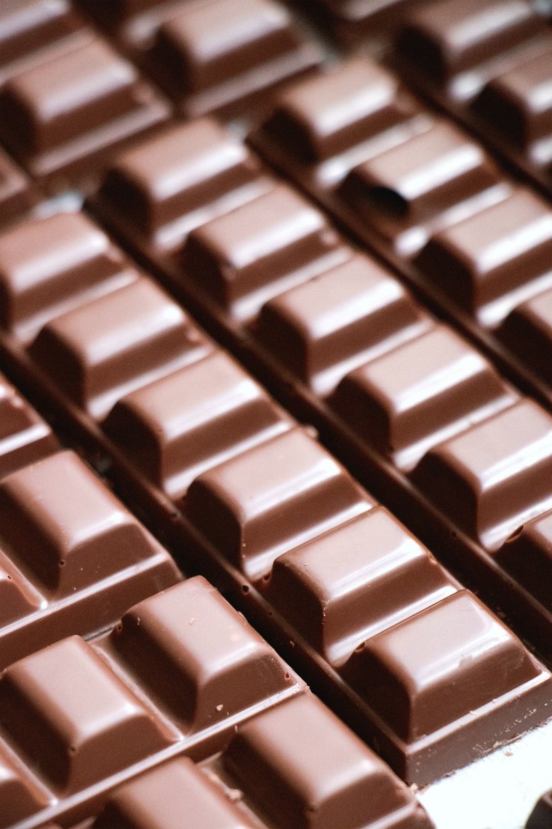 The Top 10 Nut-Free Chocolate Bars and you may be able to find them in your local supermarket. Favourites like Smarties, Cadbury Chocolate Buttons, and lots more!

See more here:libereat.com/2022/01/top-10…

#nutfree #nutfreechocolate #nutfreetreats #nutfreegifts #nutfreechocolatebars