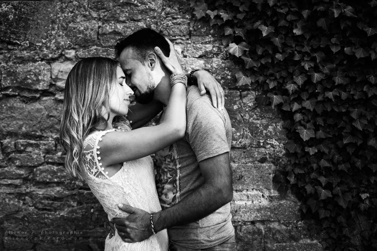 Envers et contre tout, pour toujours...⁠
⁠
Vous souhaitez vivre l'expérience unique d'une séance photo à deux ? Contactez-moi et nous discuterons de votre projet, de vos envies et de ce qui vous anime !...⁠