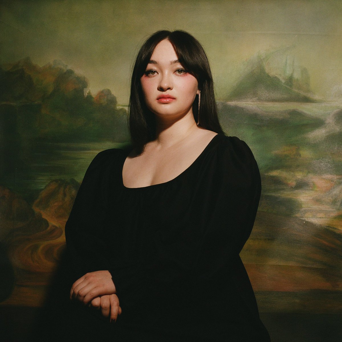 mxmtoon's tweet photo. mona lisa is out now and i am so freaking excited!! https://t.co/D5G1ZC26zY