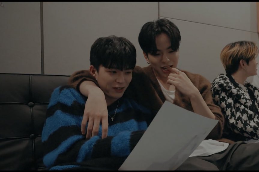 Jaesahimasss's tweet photo. ทานโทษน่ะคะ นึกว่าเลือกการ์ดแต่งงาน 
#แจซาฮิ #JAESAHI https://t.co/ozMNpQo1r1