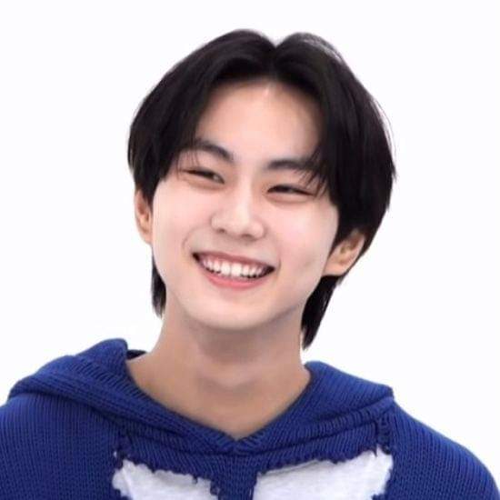 skyjwonie's tweet photo. #JUNGWON wearing his precious smile — a  thread ; https://t.co/4JWyRKQ1ZT
