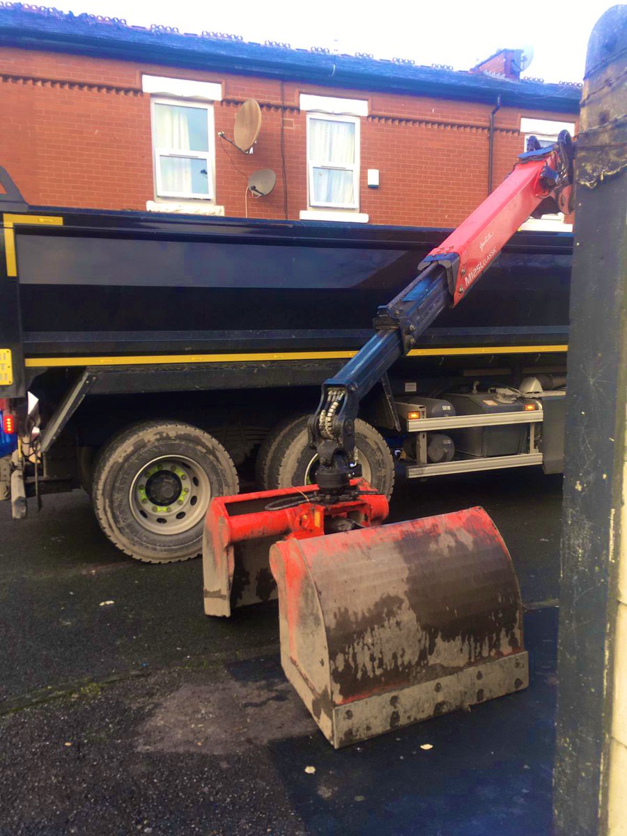 Hose replacements on a grab wagon just in time for tarmac delivery #service