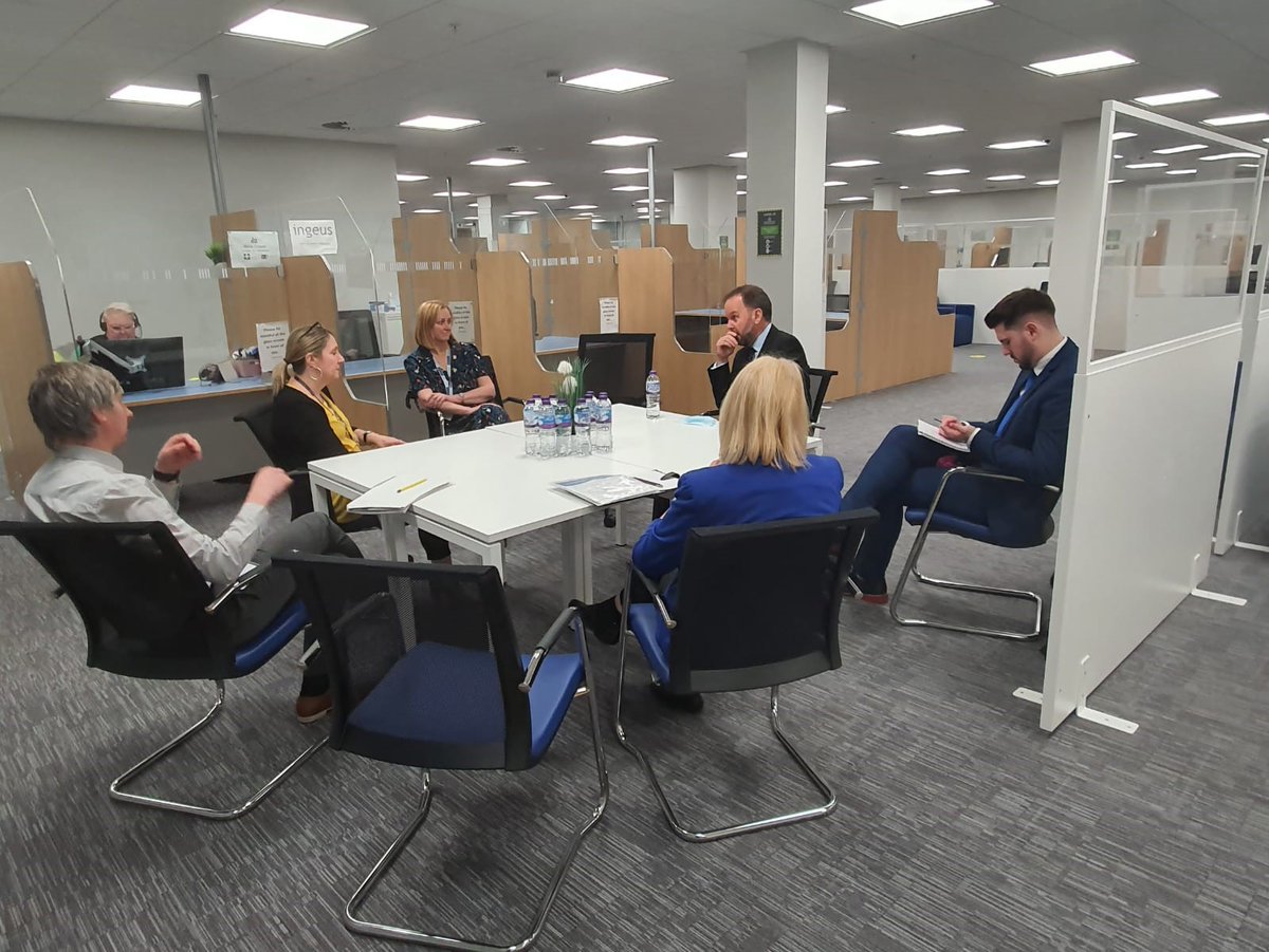 TimHaworthDWP's tweet photo. Bury Millgate Job Centre welcomed MP @JamesDalyMP for a Face to Face visit.
A great opportunity to talk to staff about our priorities, highlighting the success we have had in #Kickstart and our Youth Offer. #GMkickstart #WaytoWorkπ https://t.co/AYGM1NinsZ