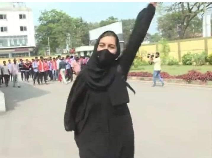 SajjadKargili_'s tweet photo. More power to you — #HijabIsFundamentalRight ✊🏽 https://t.co/VDNsiLf8BL