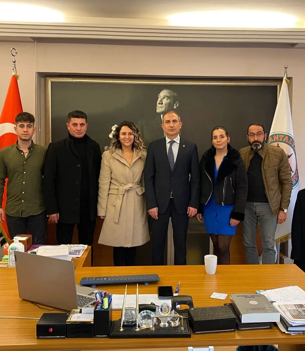 Yönetim kurulu arkadaşlarımız ile beraber 4 ay önce Antalya Barosu Başkalığı 'na  seçilen sayın Hüseyin Gecilmez beyi hayırlı olsun ziyaretinde bulunduk. Misafirperverliği ve hoşgöründen ötürü kendilerine teşekkürlerimizi sunarız. 
#Bendevarım 
#antalyabarosu 
#barolarbirligi