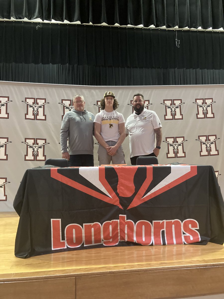 S/O to ⁦<a href="/coop_henson/">Cooper McGraw Henson</a>⁩ signing with GCCC this morning. Thanks to ⁦<a href="/Coach_Cheatwood/">Aaron Cheatwood</a>⁩ and ⁦<a href="/tcminnick11/">Tom Minnick🏈🏈🏈🏈🏈</a>⁩ for recruiting Kansas kids!