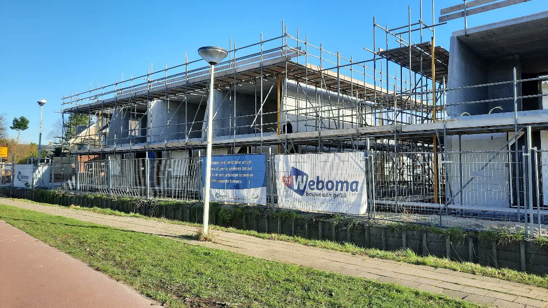 Weboma's tweet photo. Het gaat hard bij project Noordoever in Den Haag! Alle casco's zijn inmiddels geplaatst, waardoor de contouren van de wijk goed zichtbaar zijn! ☀️👏🏻 https://t.co/5JW4wUqbwB