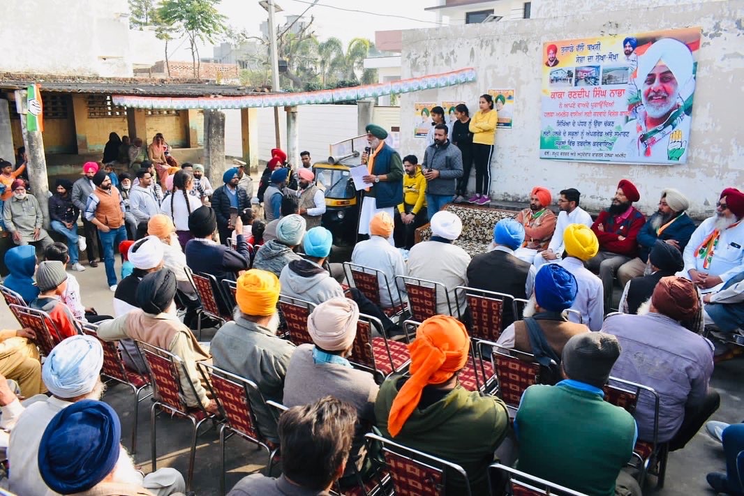 randeep_nabha's tweet image. ਹਲਕਾ ਅਮਲੋਹ ਪਿੰਡ ਕੌਲਗੜ ਵਿਚ ਪਾਰਟੀ ਦੀ ਪ੍ਰਮੁੱਖ ਪਲੀਡਰਸ਼ਿਪ ਅਤੇ ਪਿੰਡ ਦੇ ਸਰਪੰਚ ਦਲਵਾਰਾ ਸਿੰਘ ਨਾਲ ਮਿਲਕੇ ਚੋਣਾ ਸੰਬਧੀ  ਮੀਟਿੰਗ ਕੀਤੀ ਗਈ। ਅਤੇ ਮੀਟਿੰਗ ਦੌਰਾਨ ਪਿੰਡ ਵਾਸੀ ਵਲੋ ਪਾਰਟੀ ਜੋਇਨ ਕੀਤੀ ਗਈ । ਅਤੇ ਕਾਂਗਰਸ ਪਾਰਟੀ ਨੂੰ ਬਹੁਤ ਮਾਣ ਸਨਮਾਨ ਮਿਲਿਆ। #HalkaAmloh #PunjabElection2022 #CongressFor2022