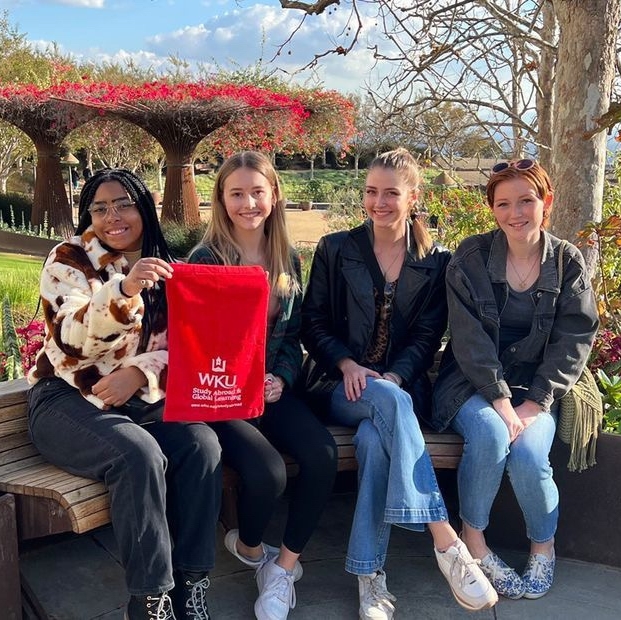 In a golden state of mind ☀️

Addyson Bednar @addysonbednar
📸 Los Angeles, California
📍WKU Faculty-Led: California Film