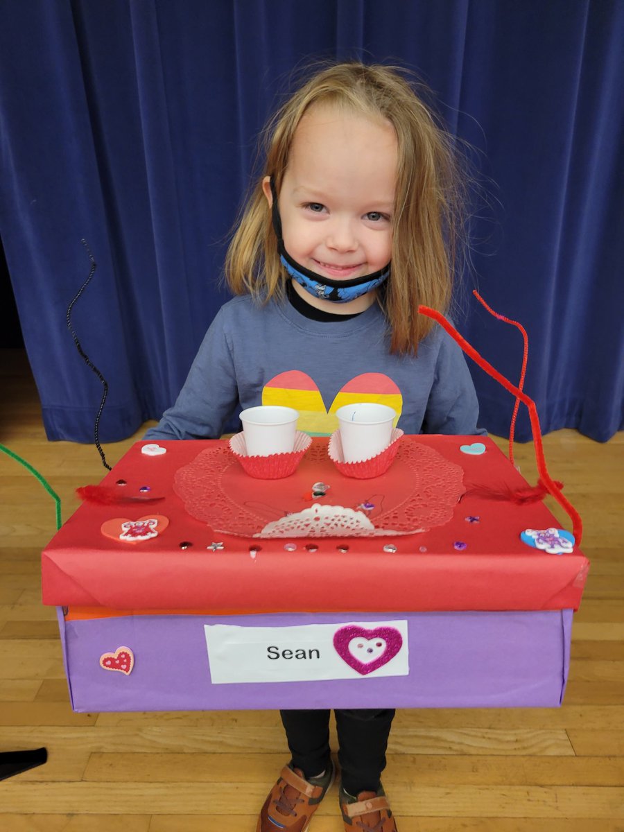 JoslynHazard's tweet photo. Kinder Valentine boxes! ❤ this tradition! #gesshineon @GESEubank @GESStars https://t.co/wjk4qjjgdN