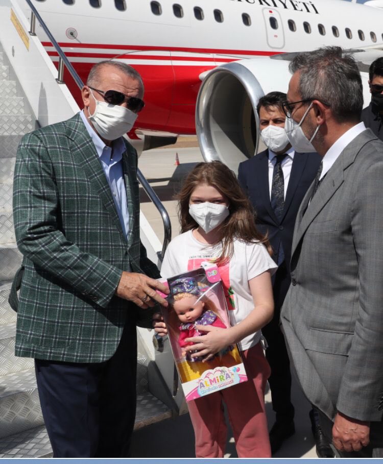 israfilkarabga's tweet photo. Şehrimize ve  kahraman evlatlarına duyduğu sevgiyi Kahramanmaraş Bizim Canımız Ciğerimizsözleriyle ifade eden Sayın Cumhurbaşkanımız bizleri yeniden gururlandırdı
Canımızın cananı @RTErdogan 'ın izindeyiz.⁦@mahirunal⁩ @firatgorgel⁩ ⁦@ilknurgrgl⁩

#ReisBizimCanımız https://t.co/0O9gCqvSIm