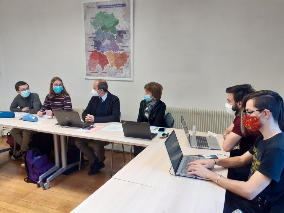 BenmiloudKarim's tweet photo. #Bac2022📚
À la suite des annonces concernant les aménagements des épreuves de spécialité du #Bac2022, j'ai réuni ce mardi le CAVL en mode hybride.

✅️ Riches échanges sur les aménagements du #Bac2022, la démocratie lycéenne, l'agenda lycéen sur la #PFUE2022 et l'orientation. https://t.co/wNq1AynNSn