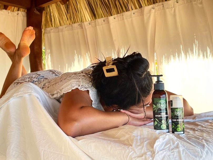 We can’t think of a better way to relax than having a massage at the beach with your @lifegrowsgreeninc cream. 🌿☺️

Next time you schedule body work, bring your <a href="/LGGInc/">lifegrowsgreeninc</a> cream for a soothing boost you won’t regret. 💆🏽‍♀️

Lifegrowsgreen.com 

#lifegrowsgreen #lgg #massage