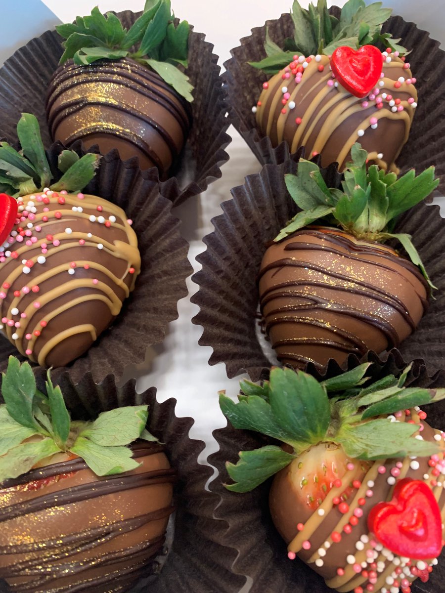 "Life is short and unpredictable. Eat the dessert first!" 
- Helen Keller😊❤️🍓

📍 <a href="/sweetsociety/">Katie Fey</a> - Woodbridge, VA