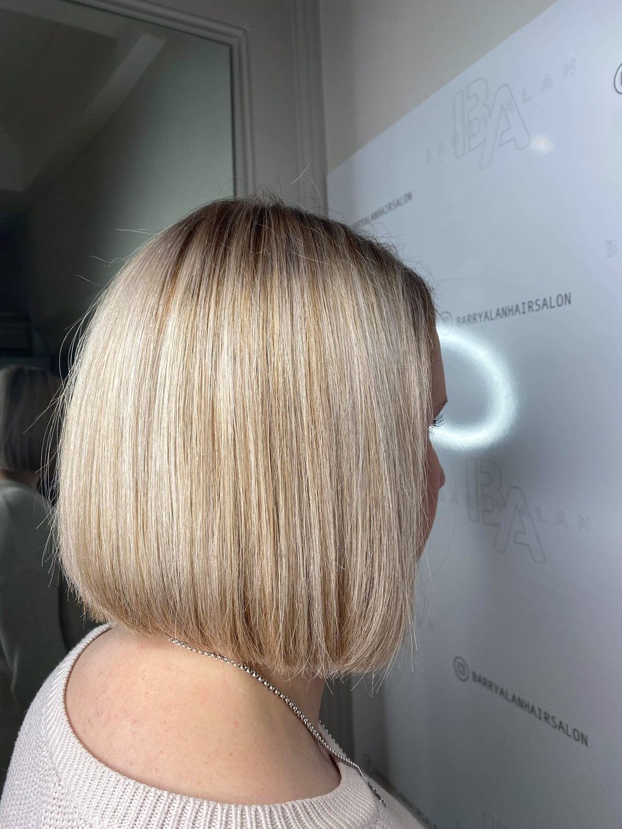 Beautiful transformation with this Haircut &amp; Colour by Leah x Limited availability next week ❤️ #highlights #halfheadhighlights #blondehair #bob #boblife #hairtransformation #beforeandafter #wellahair #wella #sassoons #haircuts #colour #colourist