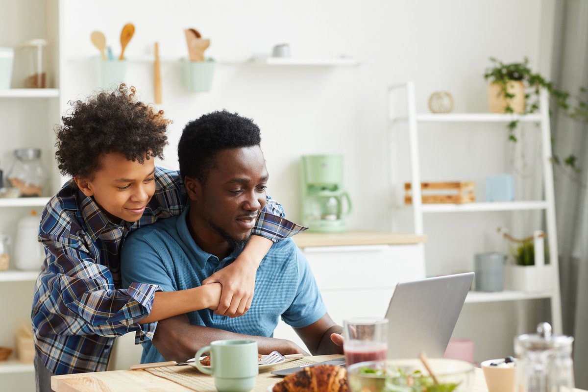 redca3sar's tweet photo. How much do parents really know about what their kids are doing online? New #TELUSWise research reveals interesting insights into sexting, cyberbullying and wellbeing, and how we can best support our kids as they grow up digital. Learn more: https://t.co/KRQq2rrwjA https://t.co/lI3vUm693D
