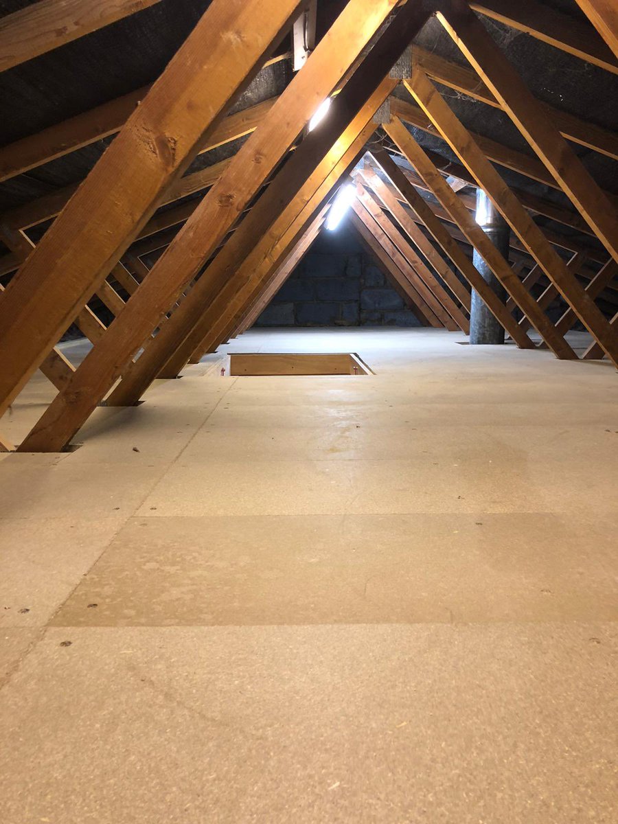 loftladderpros's tweet image. What a difference a day makes...
Well done to our Andy &amp;amp; Max for transforming Mr Hallam's loft space,😀 c.250 sqft raised boarding with c.380sqft insulation.
#loftspace #loftflooring #raisedboarding #loftinsulation #storagespace #loftboarding #storagespace