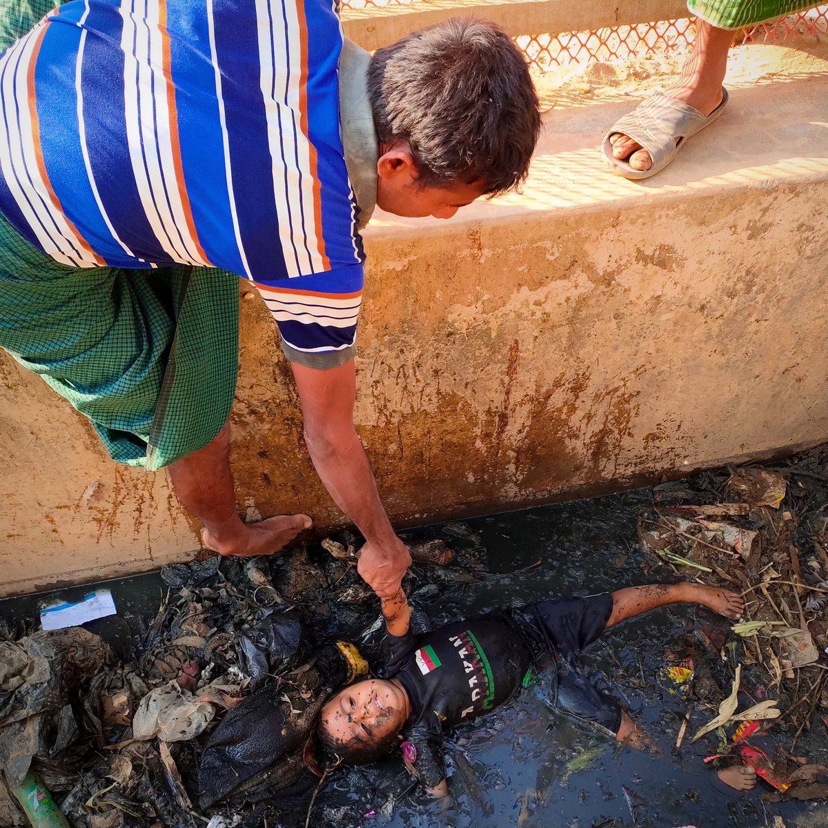 RohingyaPhoto's tweet photo. Everyday hazards - Image by Noor Hossain #Rohingya #refugee https://t.co/uN3yKYcZ1O