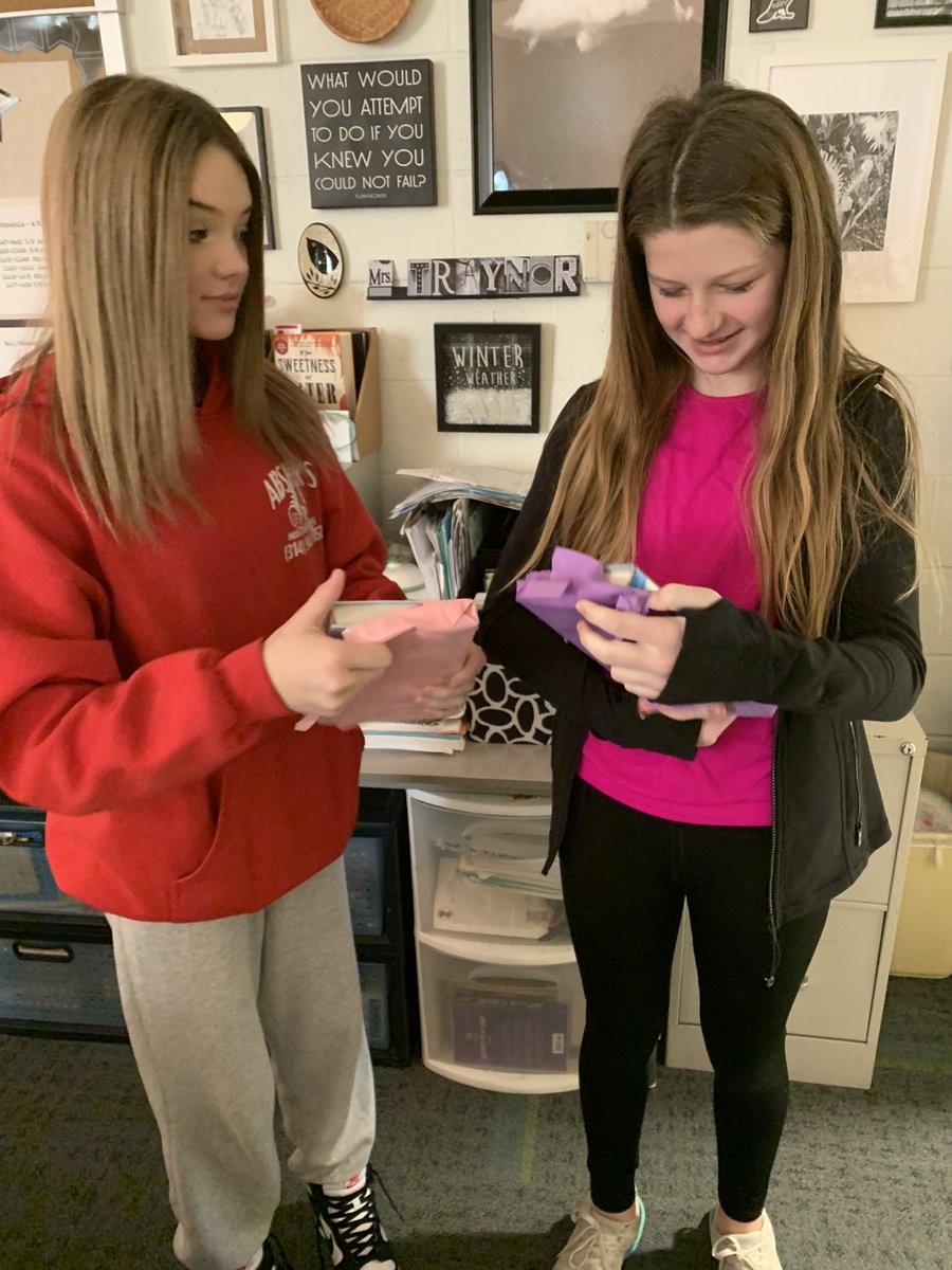wmswritergal's tweet photo. Blind date book reveals. #wmslovesreading #6thgraderules https://t.co/wVf2CioNWz