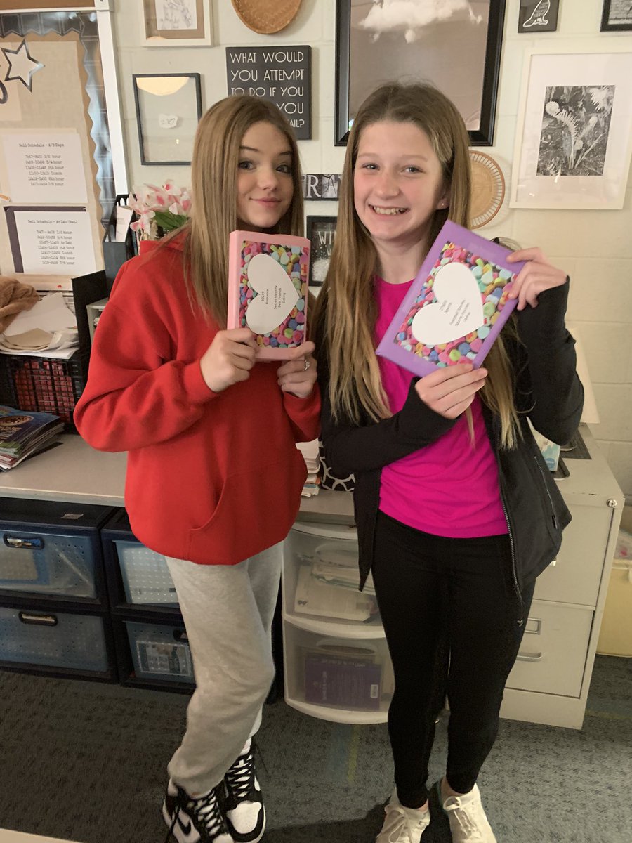 wmswritergal's tweet photo. Blind date book reveals. #wmslovesreading #6thgraderules https://t.co/wVf2CioNWz