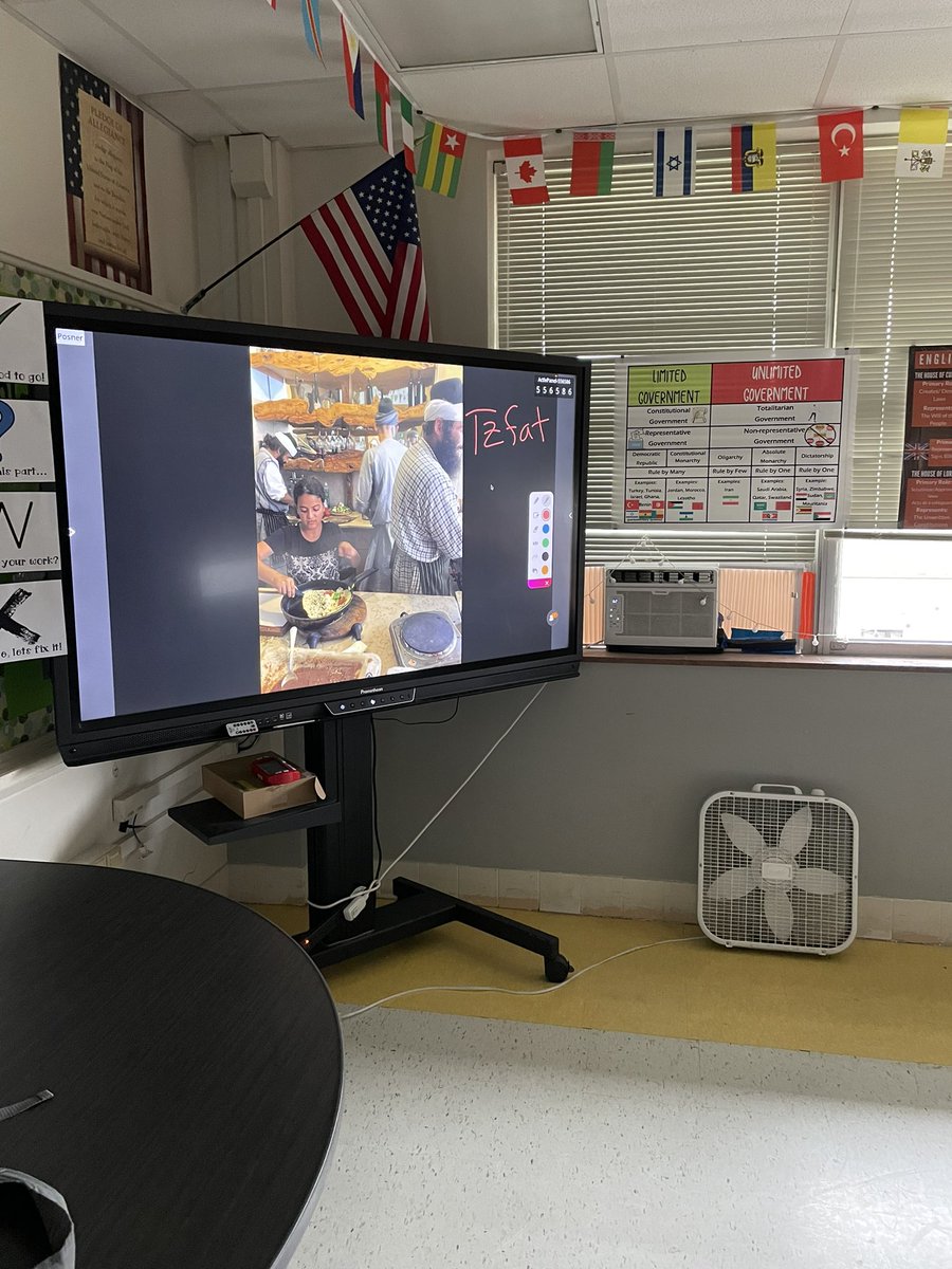 BilbreyAndrew's tweet image. Thank you Mr. Posner for coming to class and sharing about your trip to Israel as we wrap up our unit on Southwest Asia! #semivirtualfieldtrip @YMLA_Florence #signingautographs
