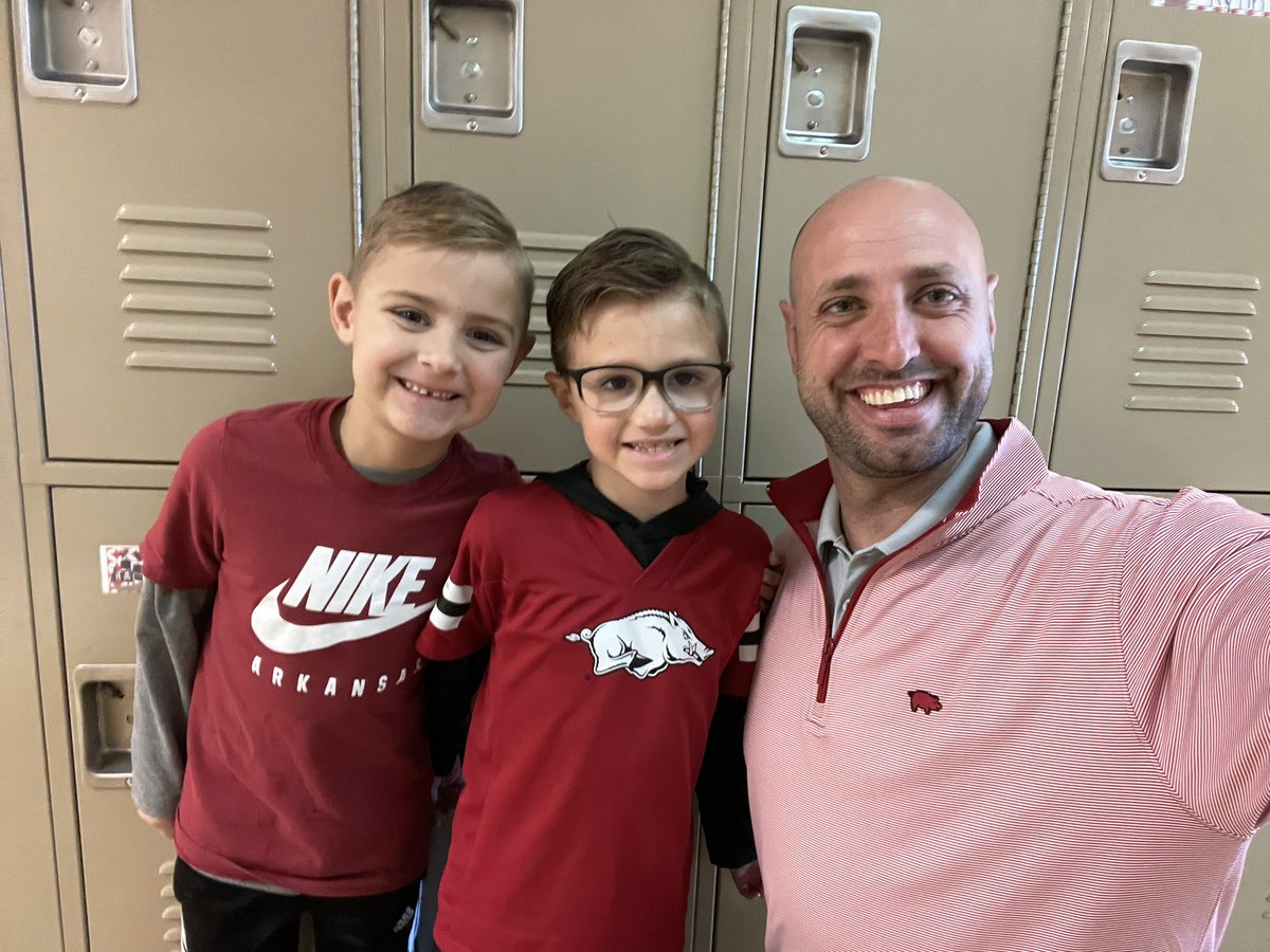JaredHowerton's tweet photo. A couple first grade buddies are ready for the @RazorbackMBB game! Let’s Go Hogs! Beat Auburn! @EricPMusselman https://t.co/oQCEFeyWs3