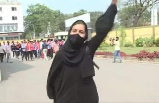 syedamirhussa16's tweet photo. Symbol of resistance,courage and bravery.
Pride of Ummah !
More Power to you My Sister

#AllahuAkbar https://t.co/b2KwlJmdaW