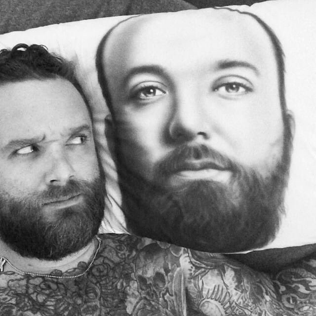 HONKEYKONGuno's tweet photo. GM yall! Pro tip, have your face airbrushed on your pillow so you can wake up with the one you love! Sike I had this airbrushed for a girlfriend that was moving away. It was to scare off any possible dudes. Anyways it worked, she’s now my wife and baby mama. Lucky me! #facepillow https://t.co/kyZPwVXQmg