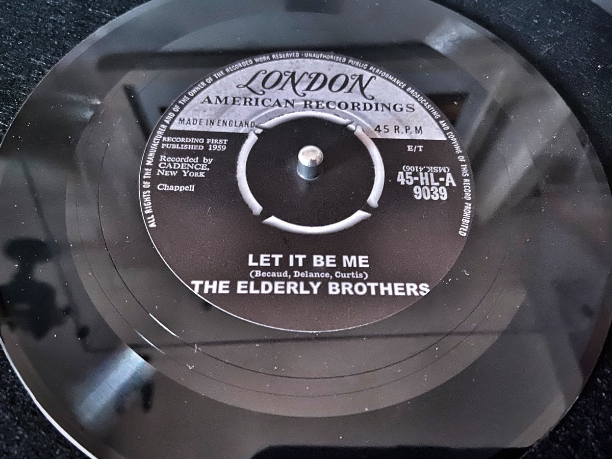 I’ve got a single out! Just the one! Amazing birthday gift from my social-media-resistant musical partner Pete Baikie. Together we are The Elderly Brothers and this is our debut disc! 🤣 #vinyl #records #everlybrothers #tributeact #lovemusic #bigtime #birthdaygift #singing