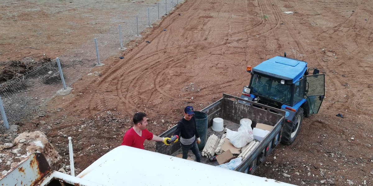 Tarımsal Danışmanlığın Yayınlanmayan Tebliğinin mağduriyetini 1200 Aile Maaşsız kalarak cefasını çekmektedirler 
1200 Aile gelirsizlik ve Yoksulluk ile Cebelleşmektedirler 
Sn. Yetkililerin bu konuda sessiz kalmayacaklarını umut ediyoruz 
<a href="/RTErdogan/">Recep Tayyip Erdoğan</a> <a href="/TCTarim/">T.C. Tarım ve Orman Bakanlığı</a>
#TARIMDANISMANIMAĞDUR