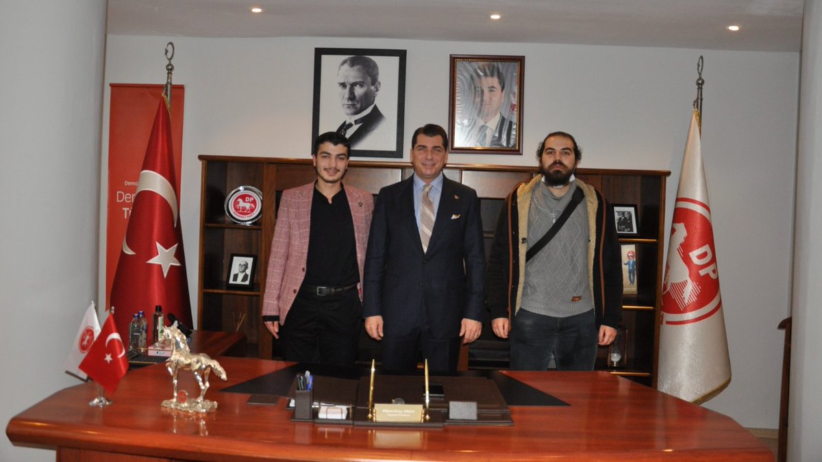 EkremErayArda's tweet photo. Genç Mefkure Başkanı Muhammed İslam ve Abdülhayy Envar Eren kardeşlerim İl Başkanlığımıza ziyarette bulundular.

Hep söylüyorum, bu kuşak başka. Farklı görüşleri medeni bir şekilde konuşan, tartışan bir kuşak. Davetimiz tüm gençlerimize; gelin tanış olalım, işi kolay kılalım. https://t.co/xaaX9yDLEV