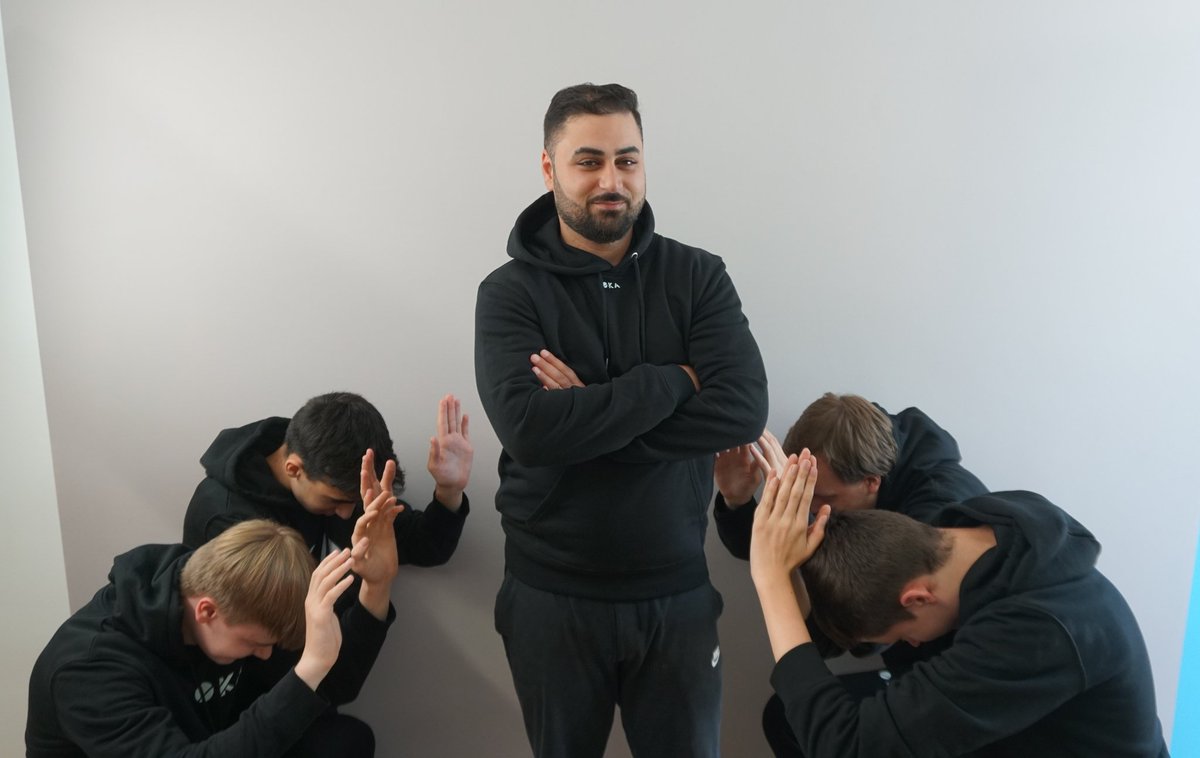 By the way, we don`t support a dictatorship👀😏🤫

#GOKA🔳