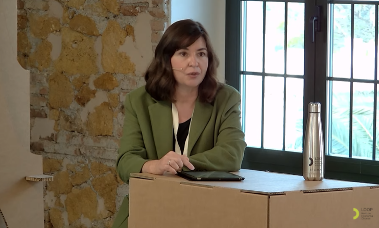 ADCV_com's tweet image. &quot;Los y las profesionales del diseño deben asumir y aprovechar todo su potencial como generadores e impulsores del cambio, en todo el ciclo de vida del producto, servicio y organización, desde las ideas a su materialización y gestión&quot; @manavato @ADCV_com en @LoopMurcia #EnCircular