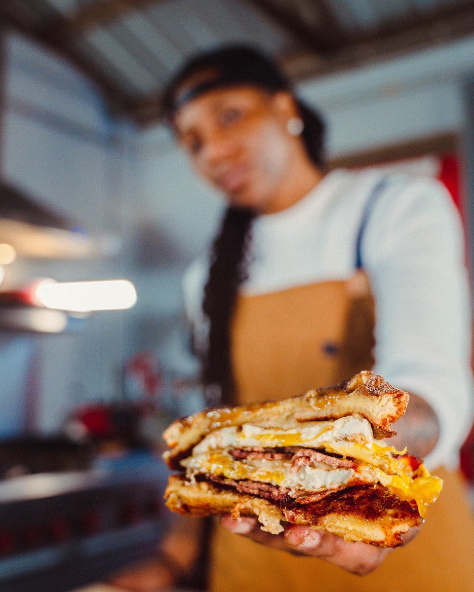 ChefChiantiQC's tweet photo. Cinnamon French Toast Turkey Bacon Egg and Cheese Sandwich with Dusse Syrup ๐๐พ #ChefUp https://t.co/NsVnRDSv2a