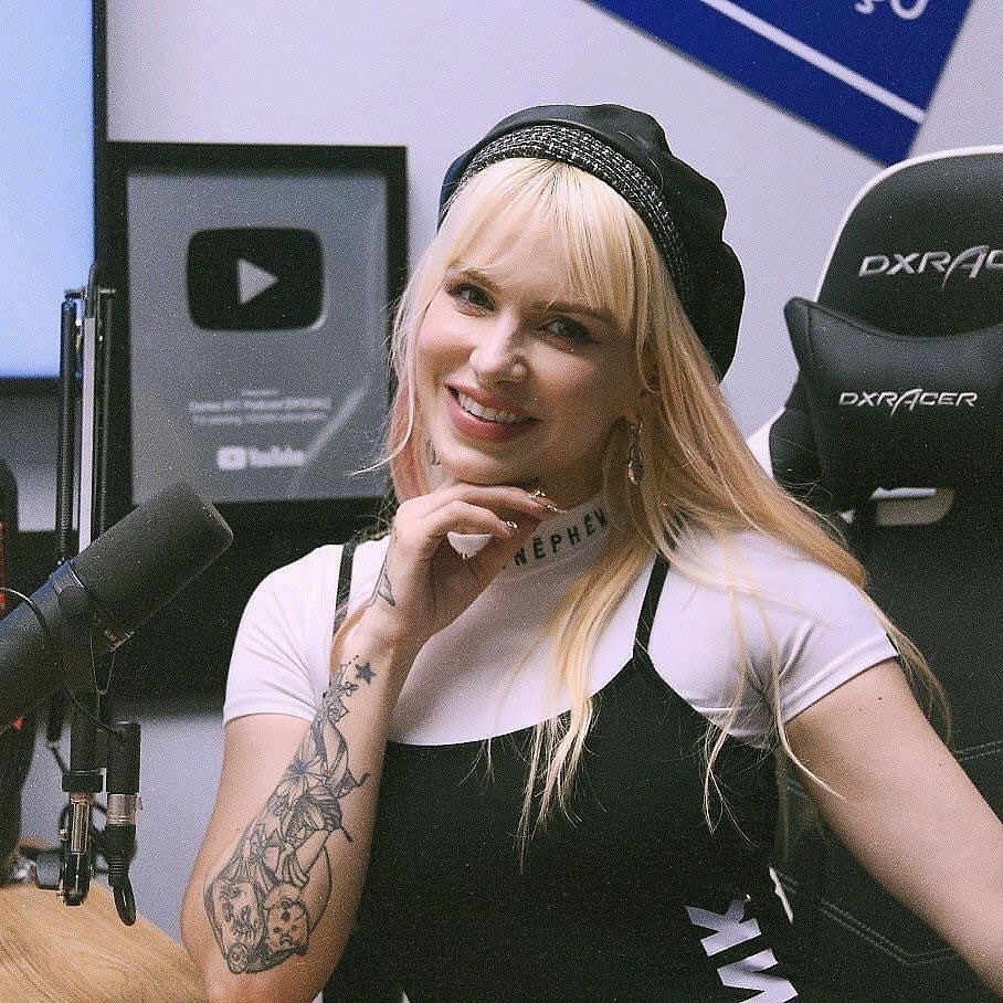 LL_Enter's tweet photo. @FrancinneReal no @011_podcast ❤️ https://t.co/rrk5zroYAf