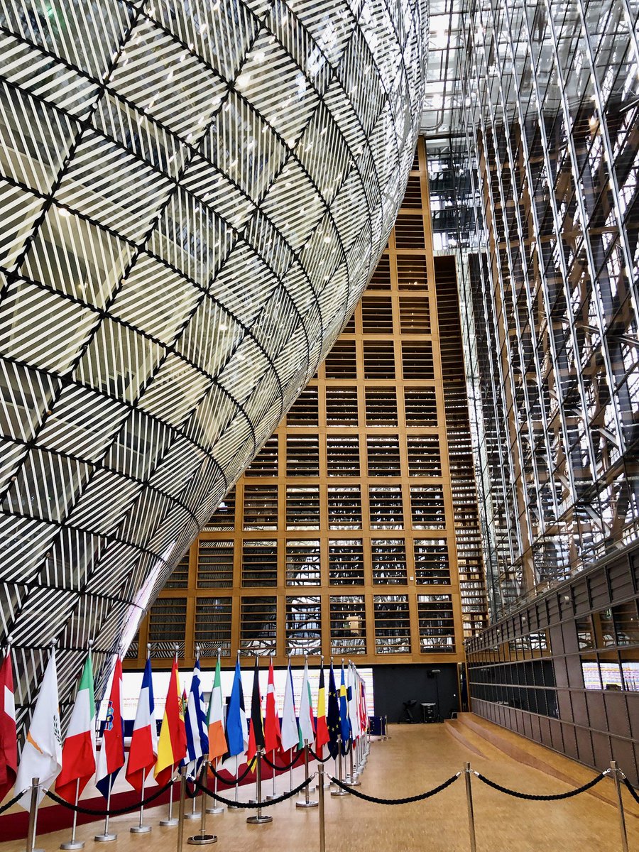 Dansk_Arbgiver's tweet photo. DA-fællesskabet på tur til Bruxelles med møder i både Rådet, Kommissionen og med DK-repræsentation. EU-samarbejdet er afgørende for #dkbiz. Derfor vigtigt, at både muligheder og udfordringer drøftes konstruktivt i Bruxelles med alle relevante aktører #eudk #dkpol https://t.co/oMy2XW5jCn