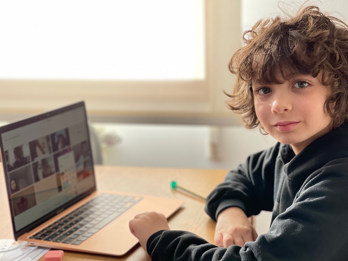 Y en 2º de primaria, por una semana, nos pasamos a la modalidad virtual: intercambiamos ideas, conocimientos, opiniones y vamos ganando autonomía digital💪
Nuestro objetivo garantizar el éxito de nuestro alumnado.
#confinamiento #competenciadigital #autonomia #aprenderaaprender
