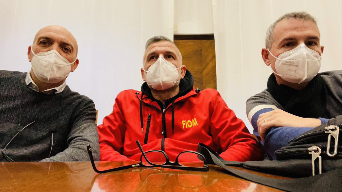 fiomnet's tweet photo. 🔴⚙️ Inizia il tavolo al #Mise sulla vertenza #Whirlpool di #Napoli. Si parte dall'aggiornamento sul progetto di reindustrializzazione dello stabilimento di via Argine.
#NapoliNonMolla https://t.co/RatEVU08X3