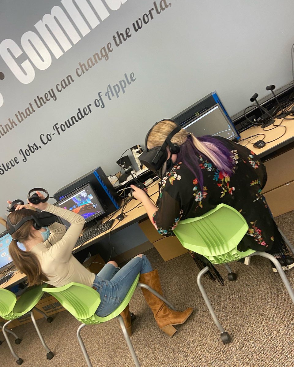 Working in stem lab with 6th grade - Mrs Anderson’s class. Using #zSpace, #OculusVR, and added #sphero and #littlebits today!!