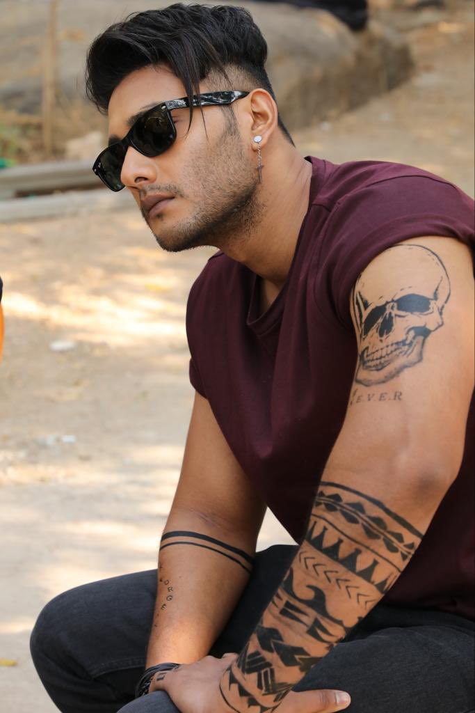 Reviews @ Hotshot tweet media