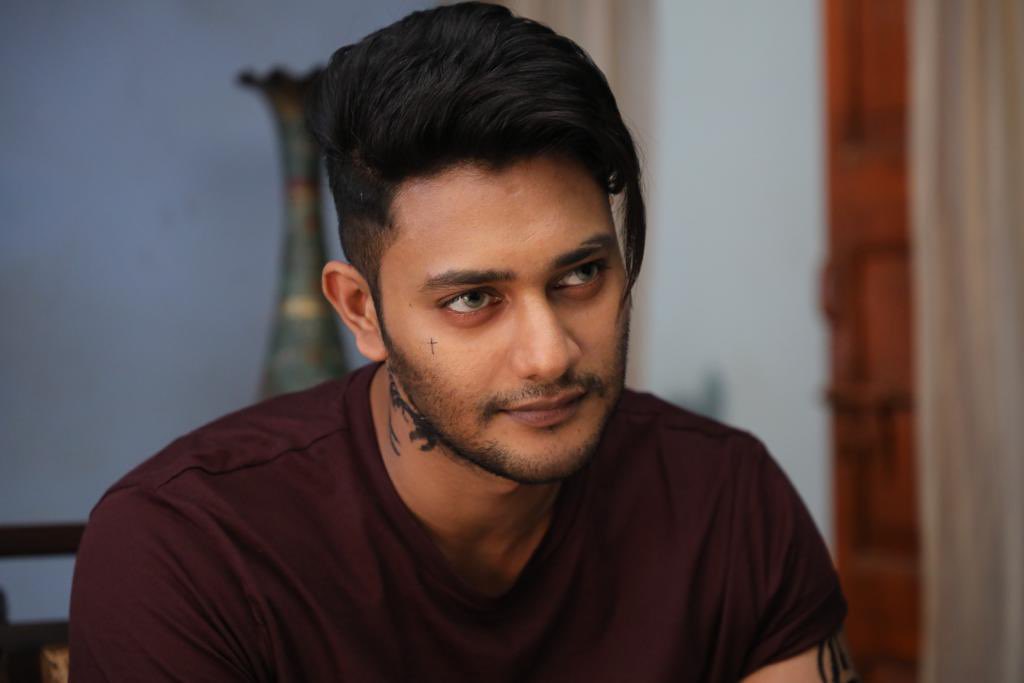 Reviews @ Hotshot tweet media