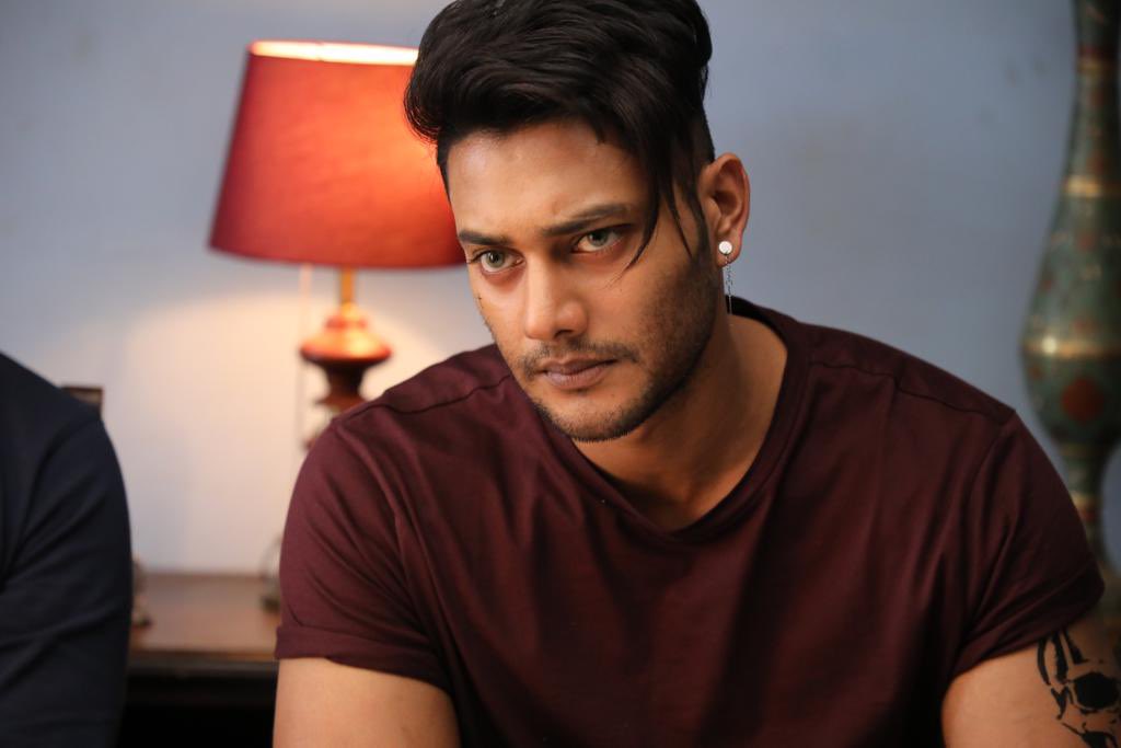 Reviews @ Hotshot (@hotshotent1) on Twitter photo Young & Talented actor <a href="/prince_Cecil/">prince cecil</a> looks Dapper in his New Avtar β€οΈ #PrinceCecil #DJTillu Young & Talented actor <a href="/prince_Cecil/">prince cecil</a> looks Dapper in his New Avtar β€οΈ #PrinceCecil #DJTillu
