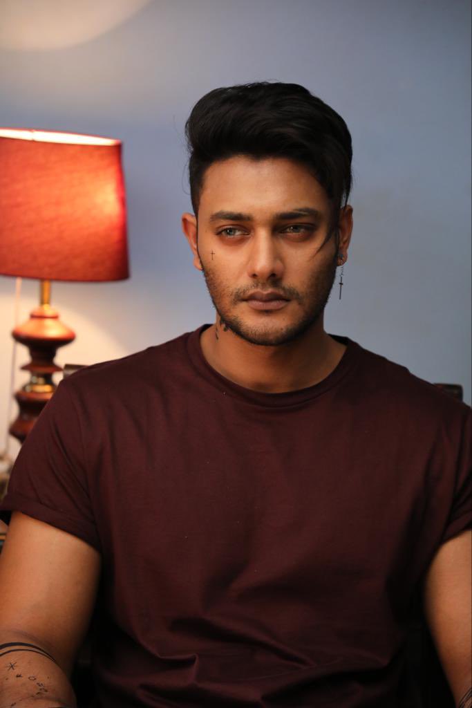 Reviews @ Hotshot tweet media