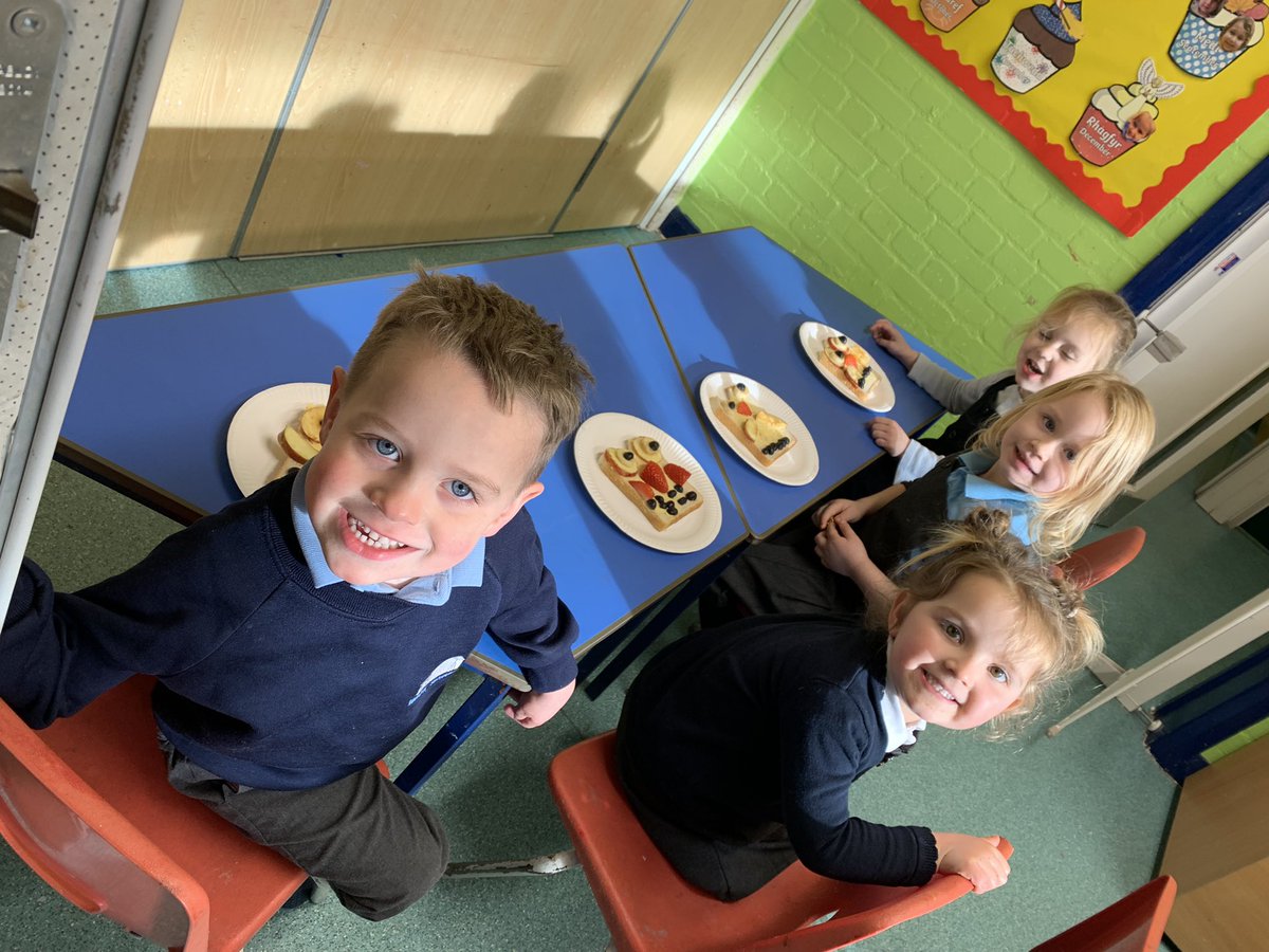 hook_dolffin's tweet photo. Nursery have enjoyed listening and reading ‘Owl Babies’. We have looked at what animals may be awake in the day and night. Today we enjoyed making fruity owls🦉 @hook_primary https://t.co/120qU2nyVx