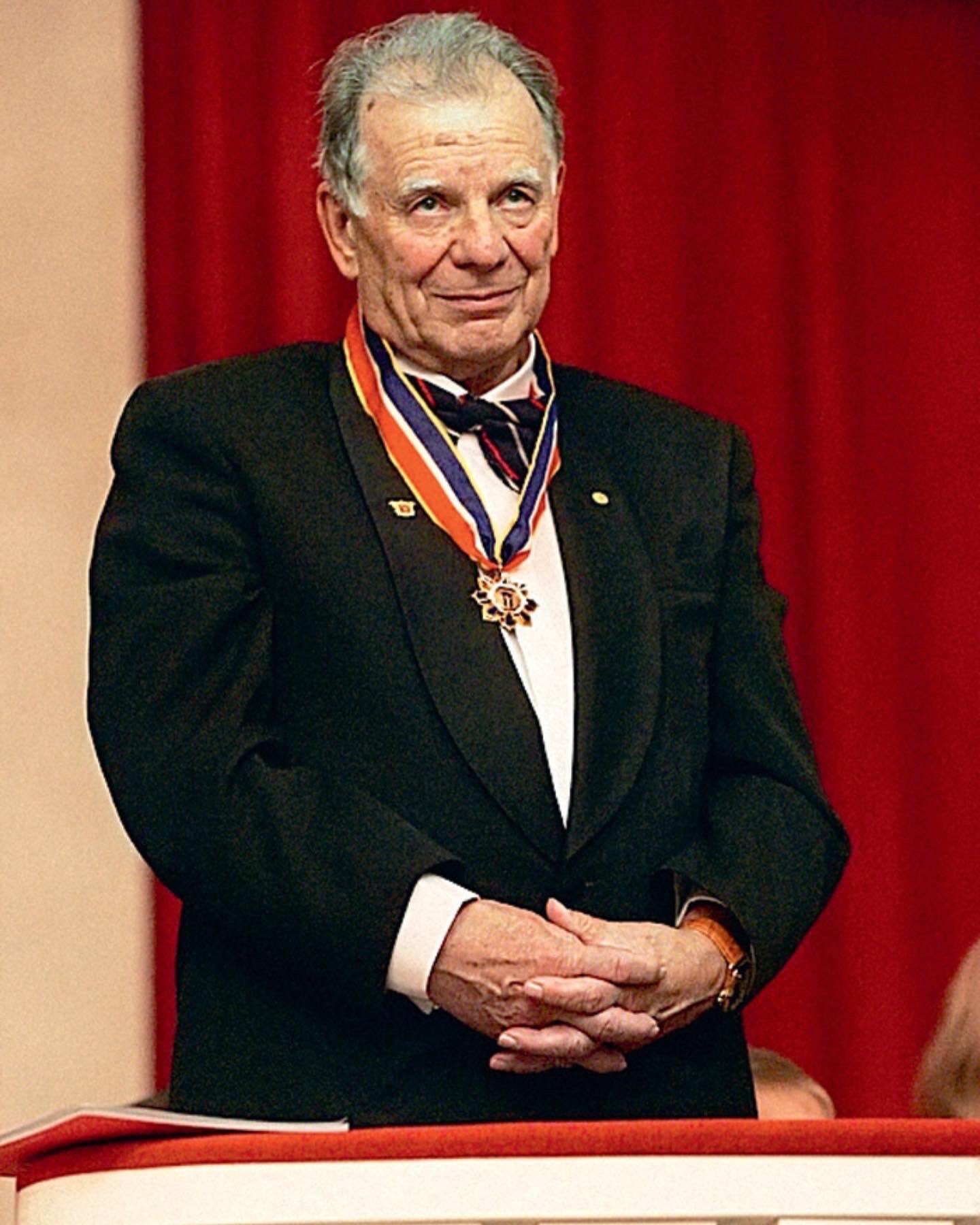 Ж и алферов нобелевская премия. За что получил нобелевскую премию жорес алферов. Ж и алферов нобелевская премия. Гетероструктура жорес алферов. Ж и алферов нобелевская премия.